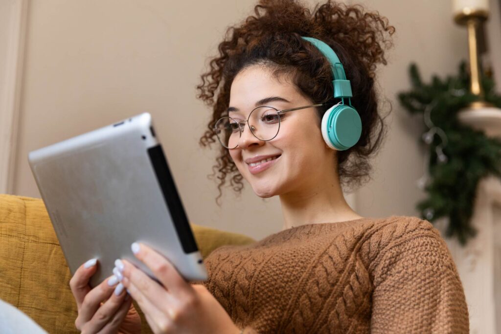 ¿Dónde puedo inscribirme para cursos online sobre marketing digital y publicidad en línea?