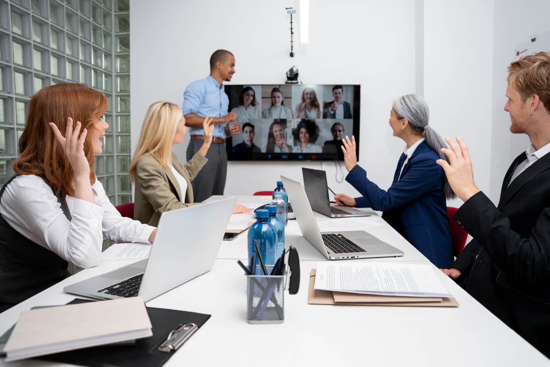 ¿Hay empresas que ofrecen paquetes completos de SEO y marketing digital?