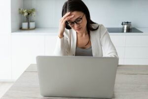 ¿Cómo evitar errores comunes al crear campañas publicitarias digitales?