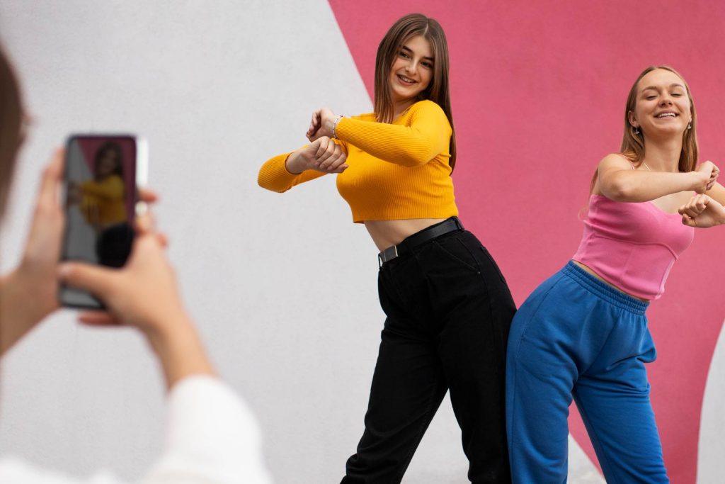 TikTok Ads vs. Instagram Reels: ¿Cuál conviene para tu negocio en Chile?
