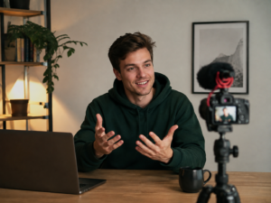 Qué aprender de los creadores de contenido que trabajan solos y logran más alcance que equipos grandes